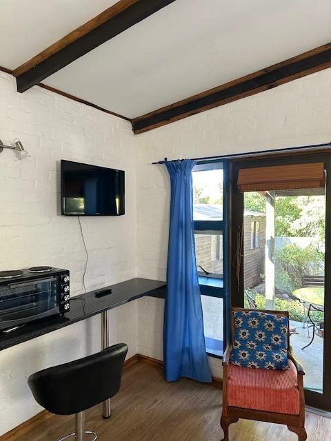 To Let 1 Bedroom Property for Rent in Heldervue Western Cape